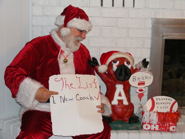 Santa Brings Christmas early to hog fans